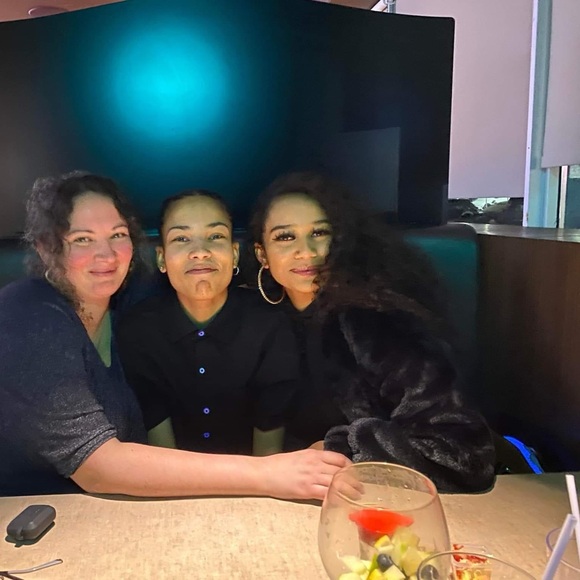 Meet your Posher, Charlene - Picture 2 of 2